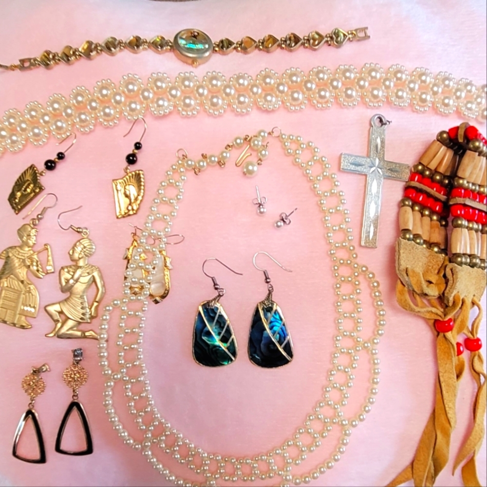 Vintage 1980s jewelry!!